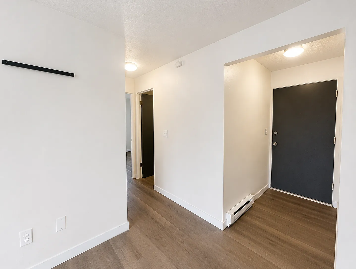 1 bed, 698 sqft, $1,425 — Photo 3