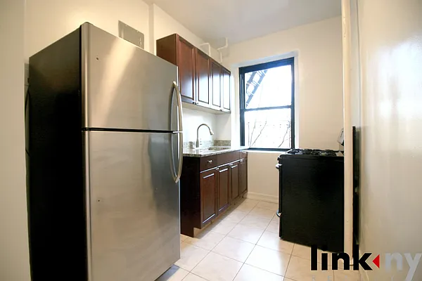 Rented by Link NY Realty | media 2