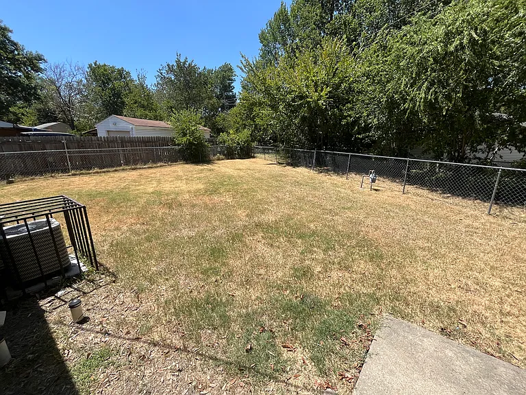 1809 Sycamore Dr — Photo 13