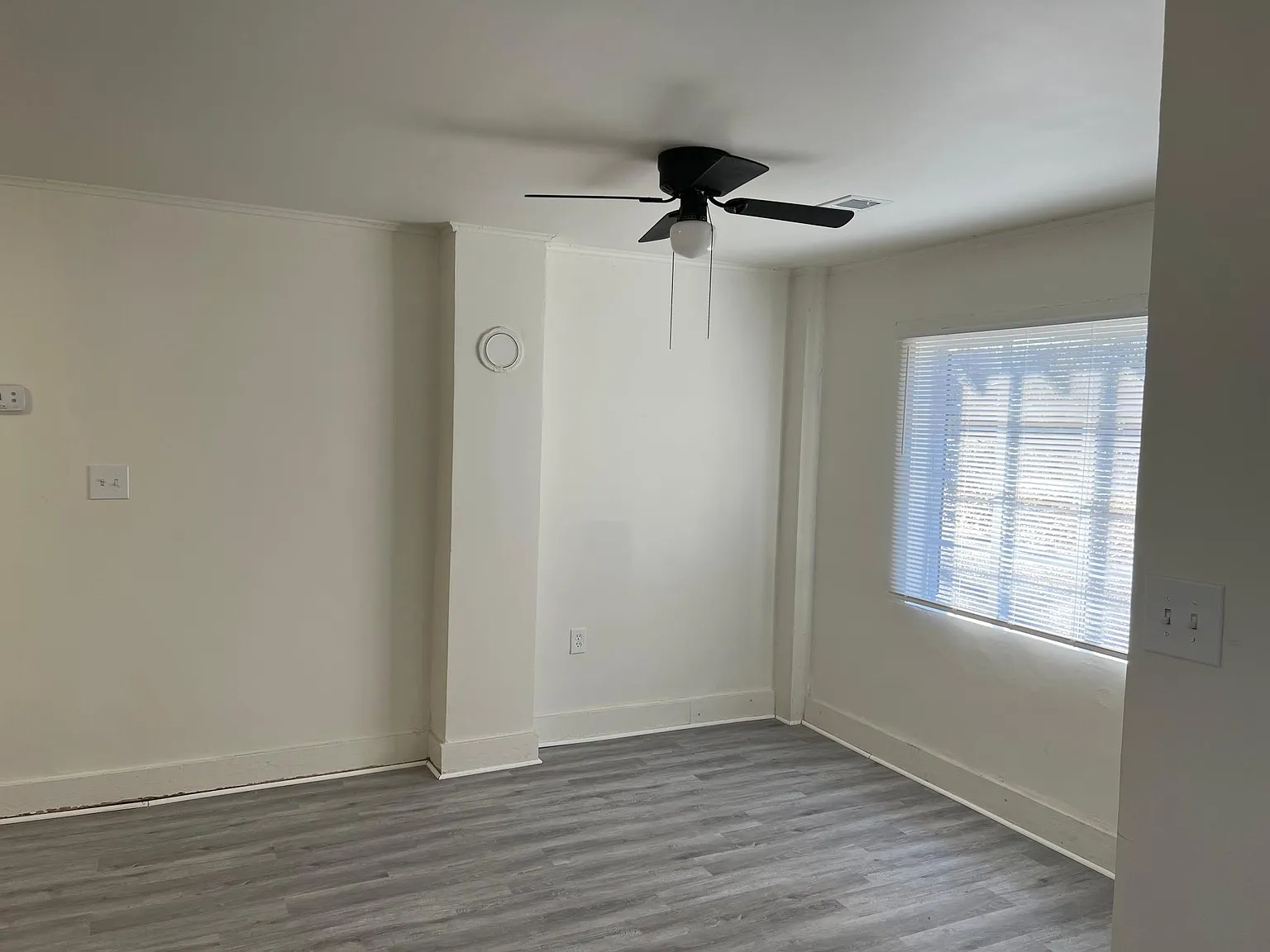 12 Earle Ct — Photo 3
