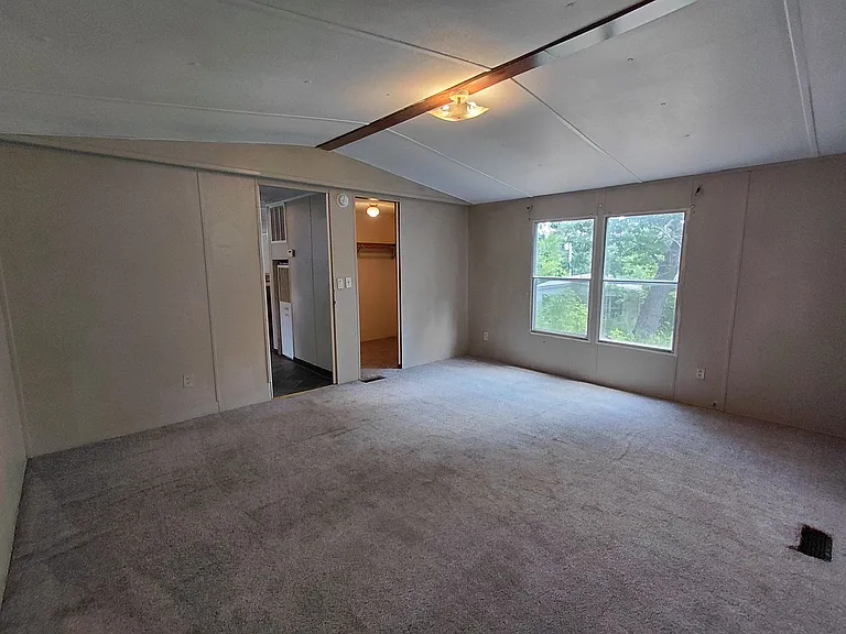 20899 Hampton Dr — Photo 2