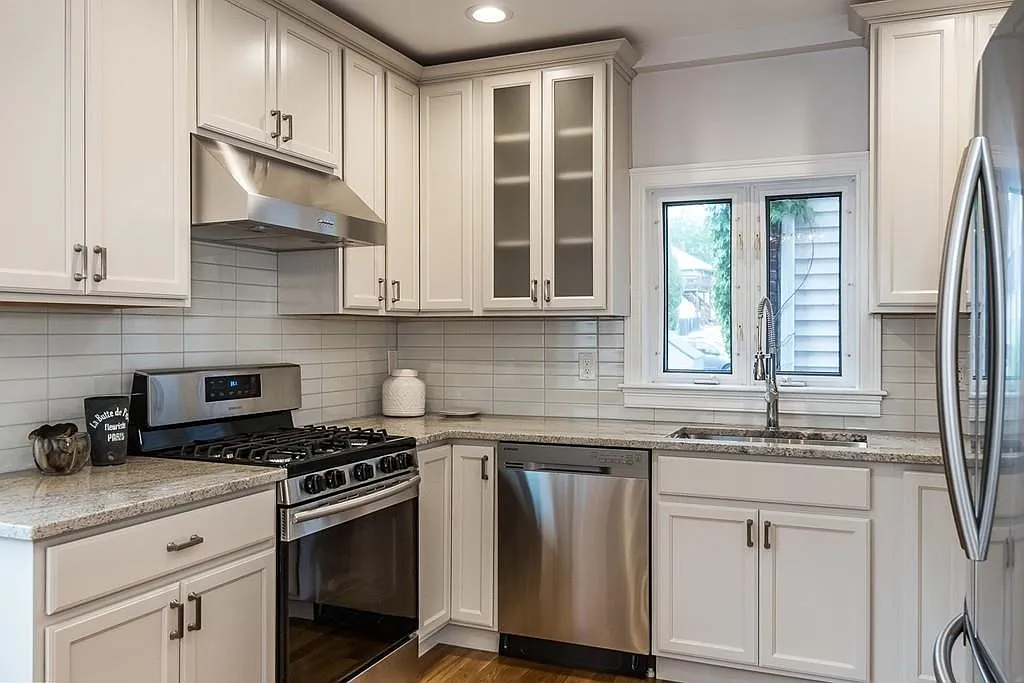 2 bed, 2.0 bath, 2130 sqft, $4,500 — Photo 3