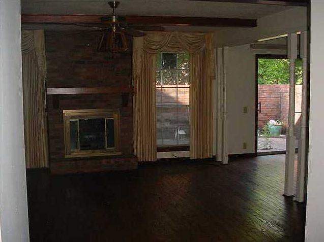 2nd image of 224 Old Oak Cir