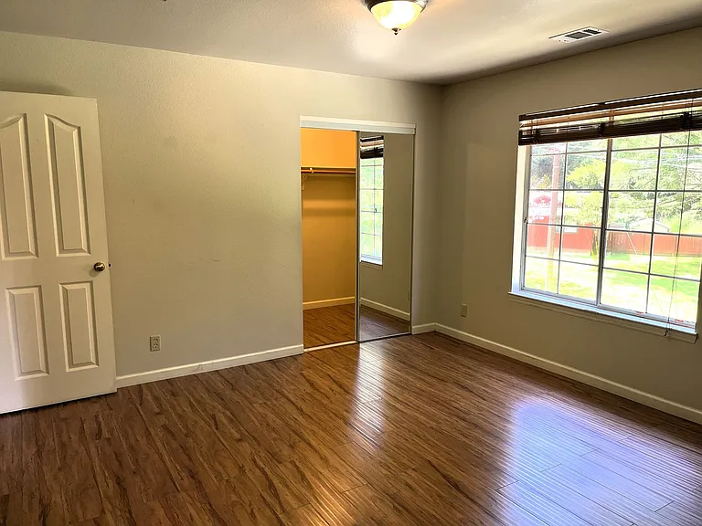 7025 London Dr — Photo 13
