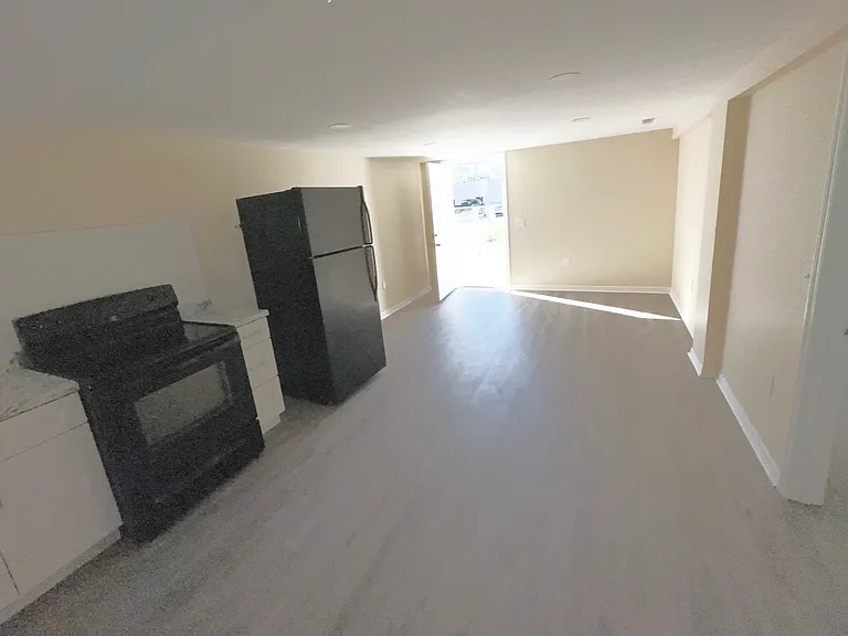 719 Fern St — Photo 3