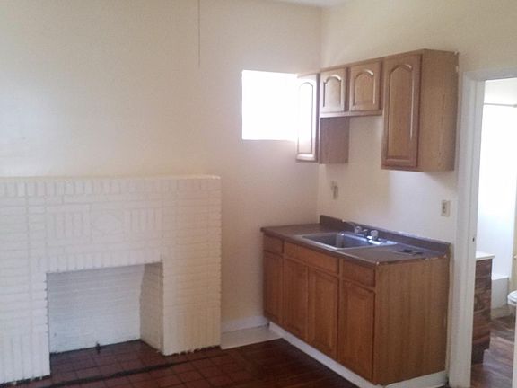 2nd image of 1172 E Ferry St APT 2