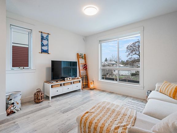 4th image of 46339 Hope River Rd #6