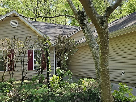 2nd image of 300 Lakeside Dr
