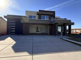 5318 S Shorebreak Dr, Washington, UT 84780
