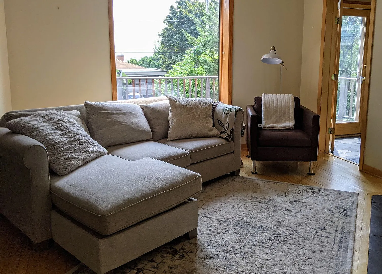 Available Novemeber 10th- 3 Bed 2 Bath Single Family Home — Photo 4