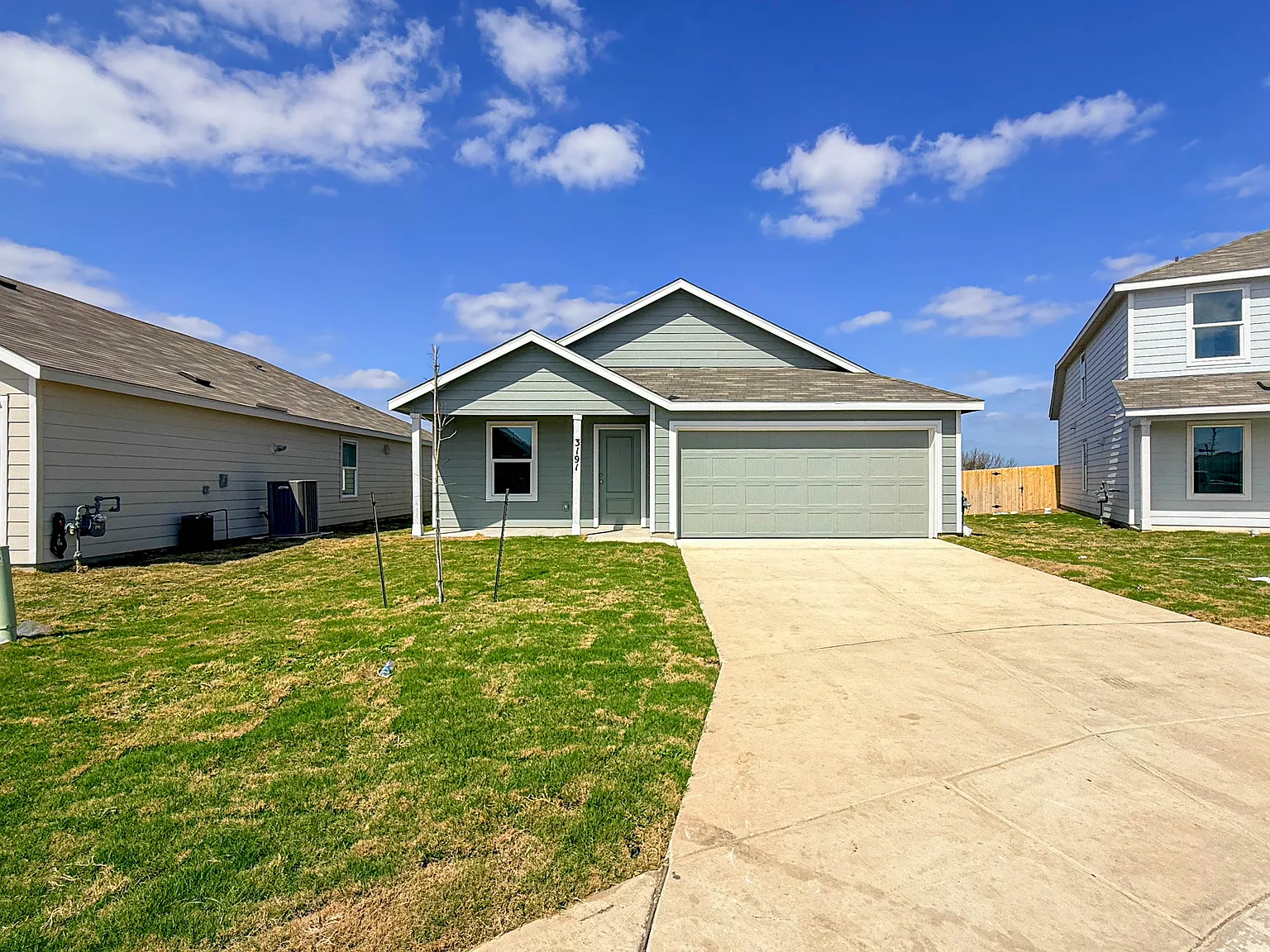 3 bed, 1360 sqft, $1,700 — Photo 1