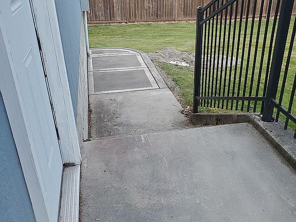 4th image of 5409 44th Ave E