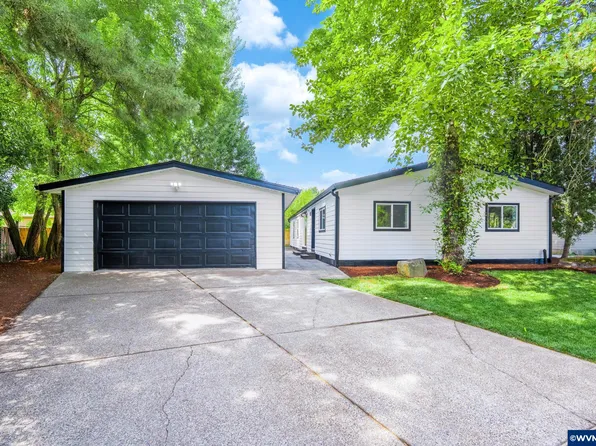 995 NW Arrowood Dr, McMinnville, OR 97128