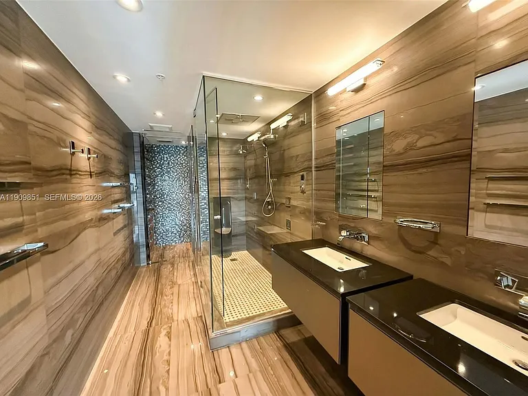 92 SW 3rd St #Penthouse 5213 — Photo 21