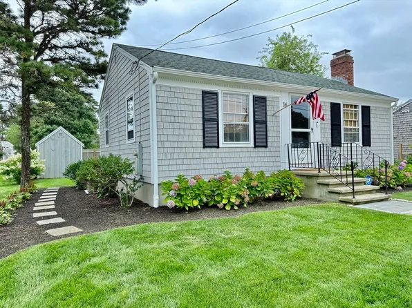 16 Lorree Ln, Dennis Port, MA 02639