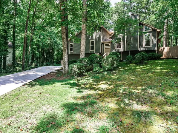 5009 Henson Dr SW, Mableton, GA 30126