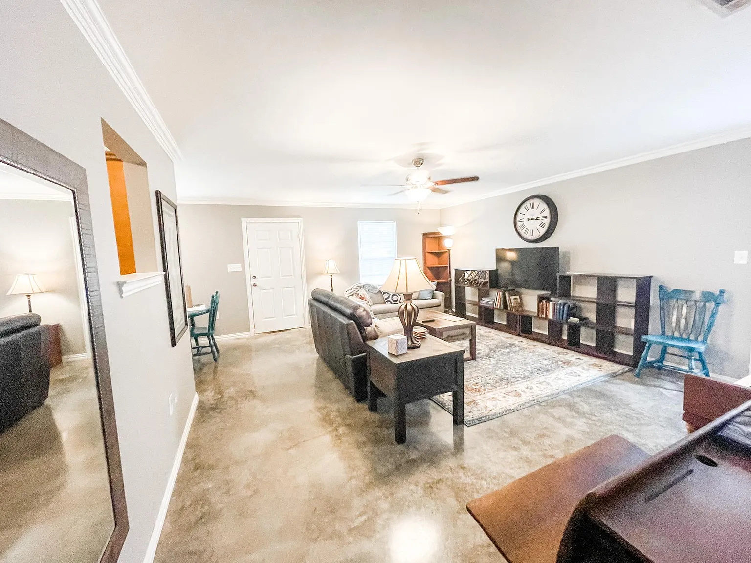 306 W Smith St — Photo 2