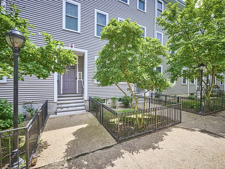 9 Mullins Ct #D — Photo 14
