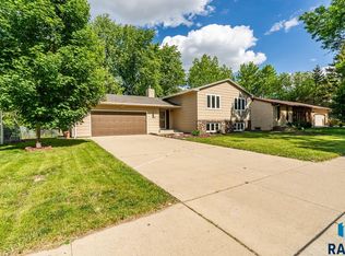 3004 S Valley View Rd, Sioux Falls, SD 57106