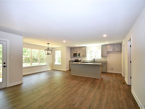 5th image of 5029 Glendale Woods Pkwy