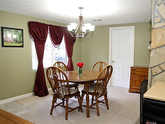 3rd image of 6070 Hyde St