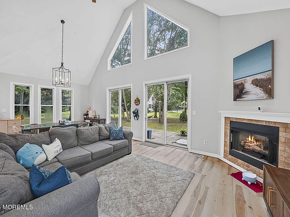 3rd image of 1012 Columbus Road