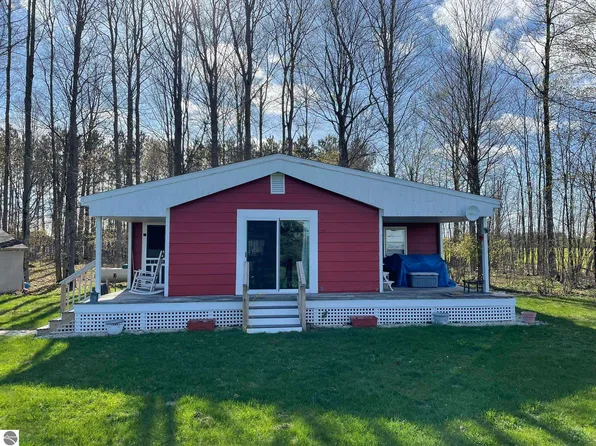 2515 Mitchell Rd SE, Kalkaska, MI 49646