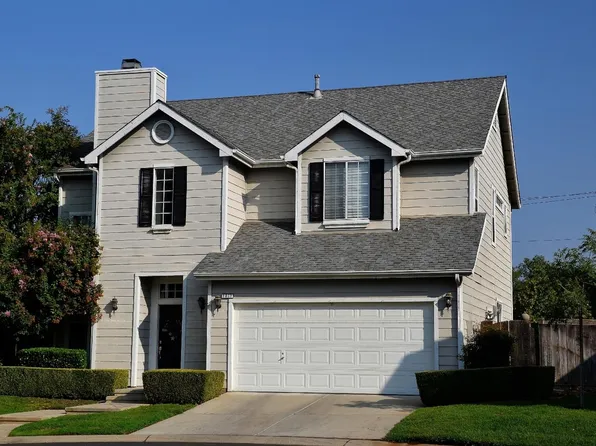 1077 E Monticello Cir, Fresno, CA 93720