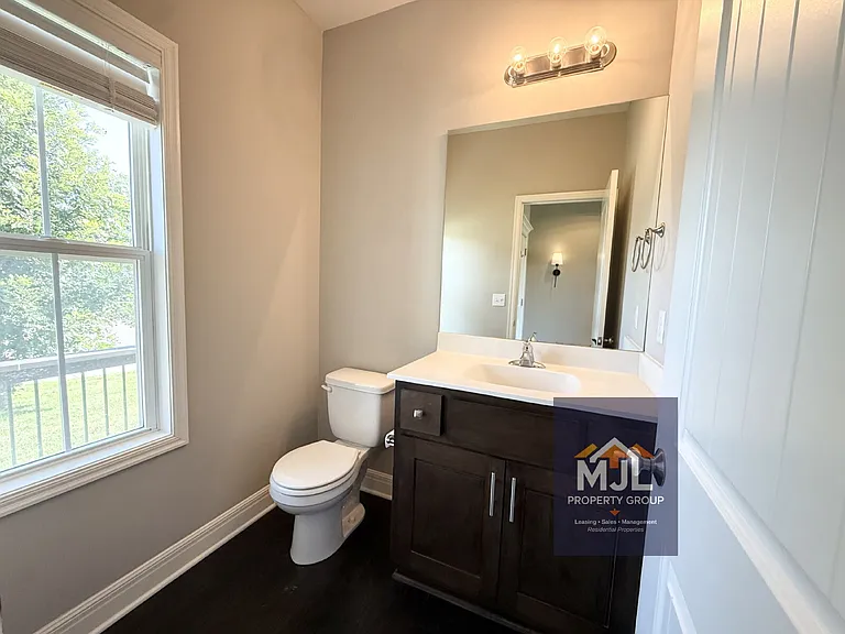 1505 Shane Ln — Photo 4