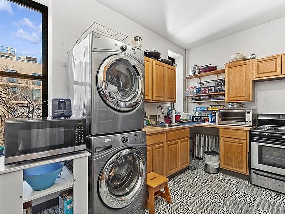 4th image of 53 Woodbine St APT 3A