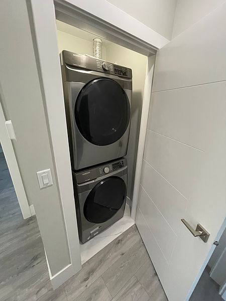 Surrey House for rent - 4 Bedrooms — photo 3