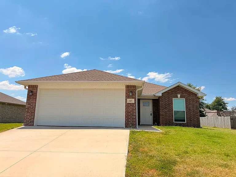 347 Sidney Ln — Photo 1