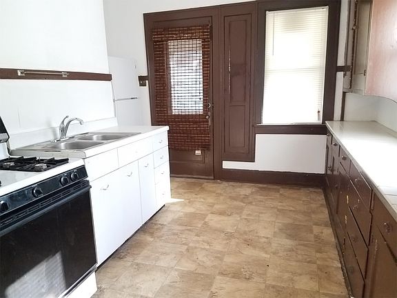 4th image of 922 15th St #1