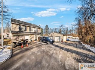 150-152 Magnolia Ln, Middletown, NJ
