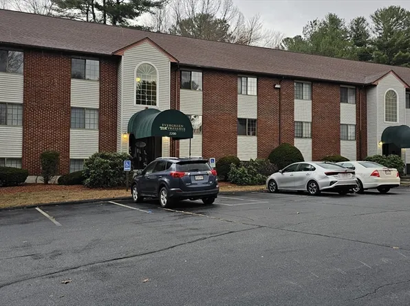 2200 Skyline Dr Unit 5, Lowell, MA 01854