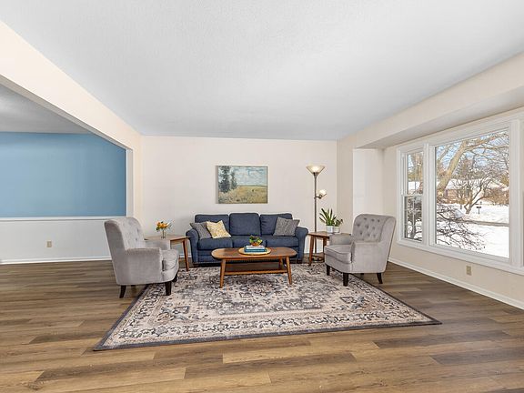 3rd image of 1936 Lockmere Dr SE