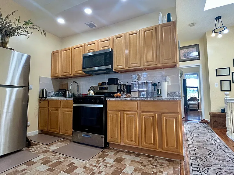844 Hancock St #2 — Photo 7