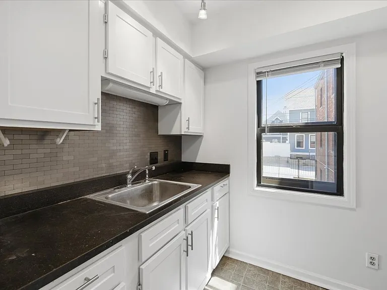 302 E 19th St #2B — Photo 7