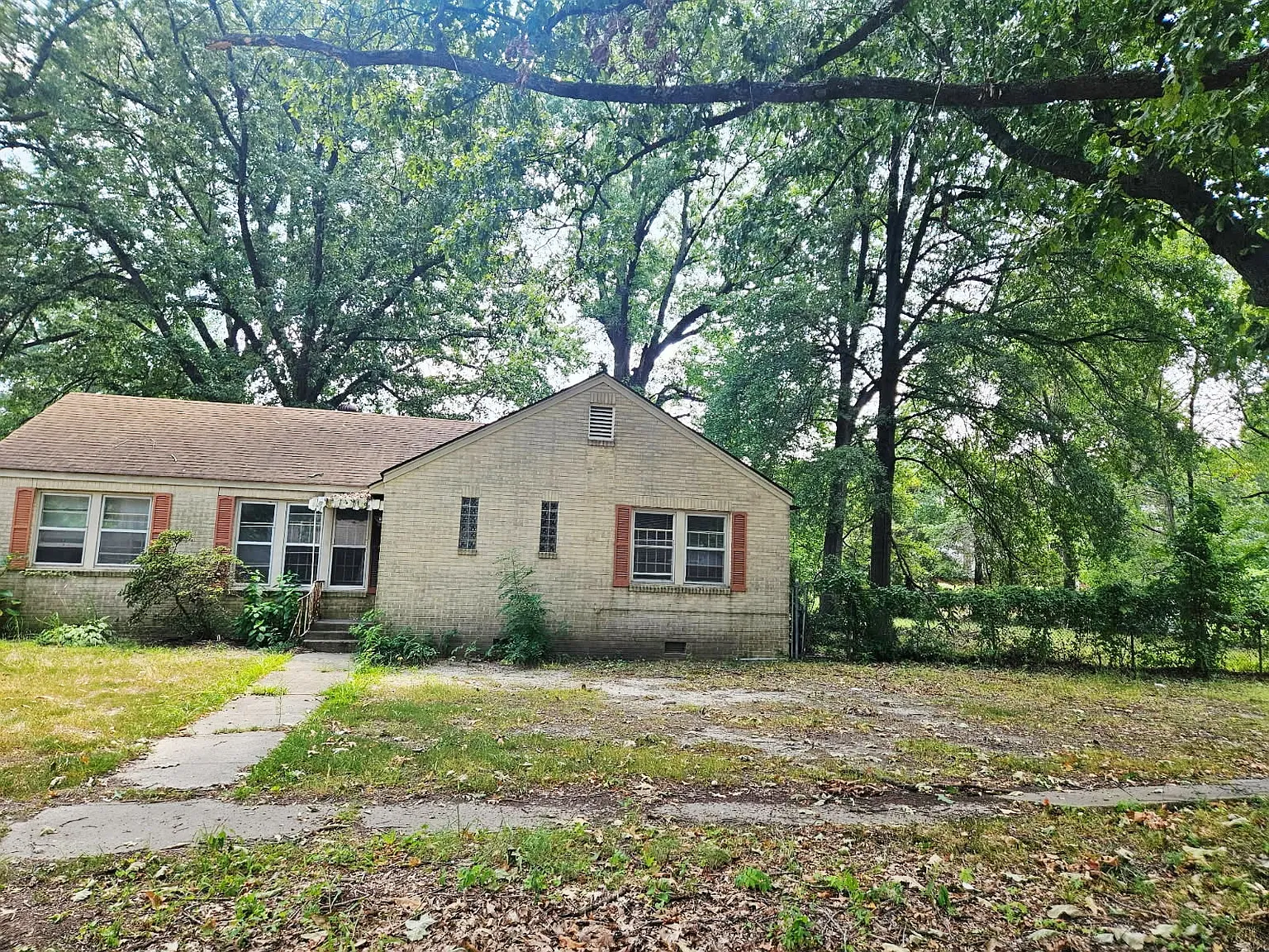 3 bed, 1685 sqft, $900 — Photo 2
