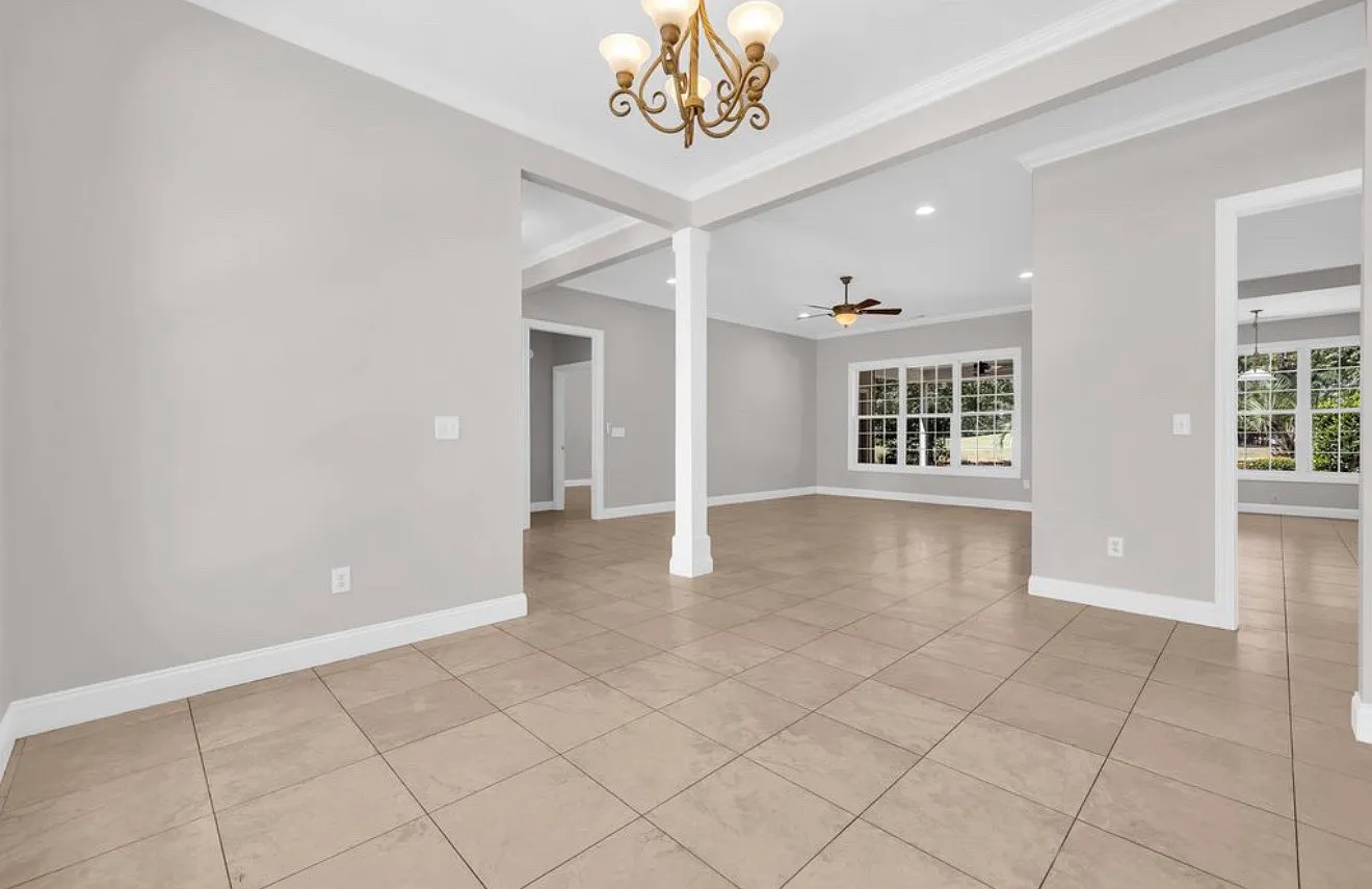 6 bed, 3094 sqft, $3,500 — Photo 3