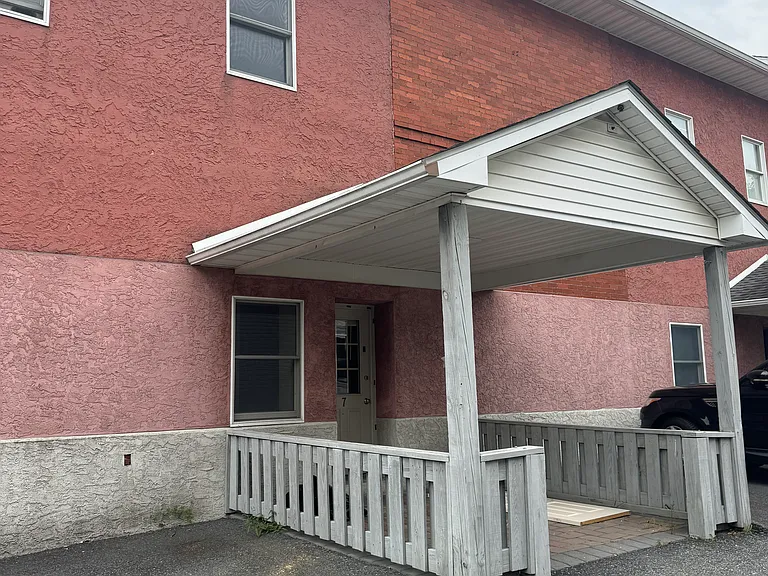 20 E Center St #7 — Photo 1