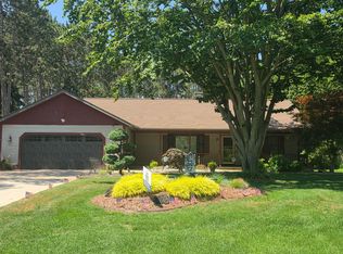 12087 Sandy Woods Dr, Grand Haven, MI 49417