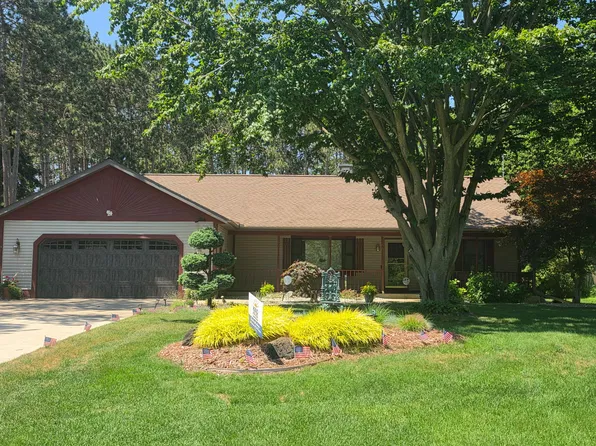 12087 Sandy Woods Dr, Grand Haven, MI 49417