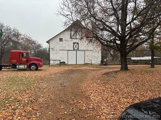 2nd image of W 32nd St N