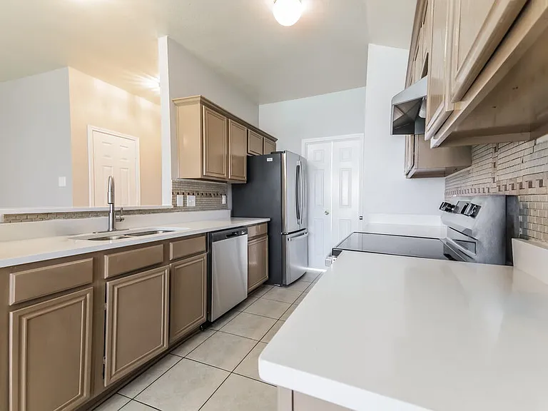 1611 Cedar Bluff Ln — Photo 8