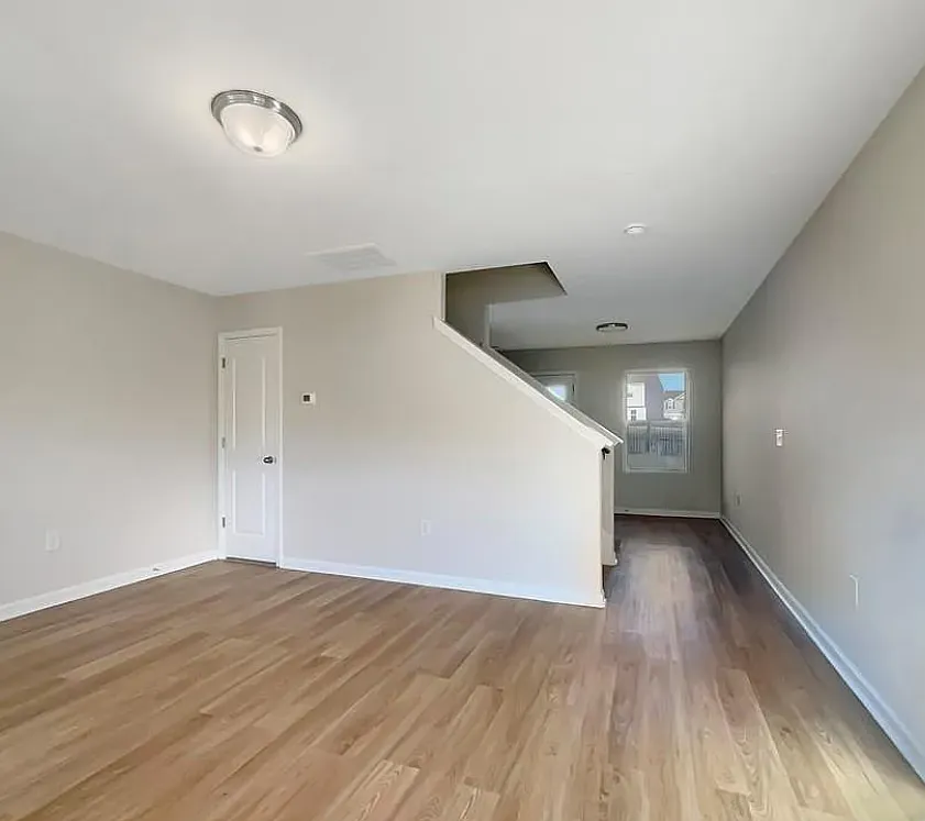 3 bed, 2.5 bath, 1233 sqft, $2,200 — Photo 3