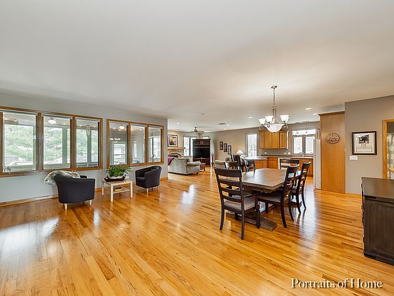 3rd image of 811 Grove Ave