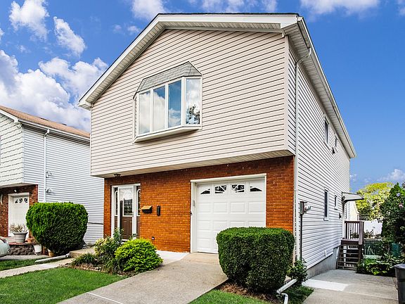 2nd image of 32 Karen Ct