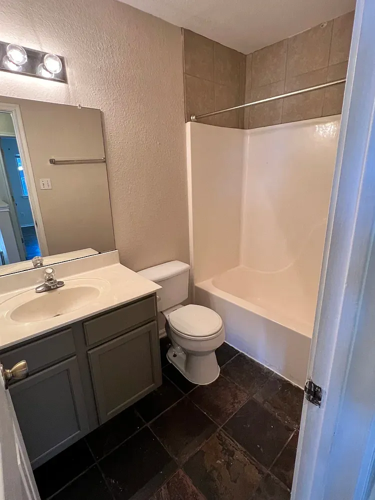 3 bed, 3.5 bath, 2000 sqft, $1,755 — Photo 4