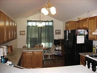 4th image of 935 Huntington Dr